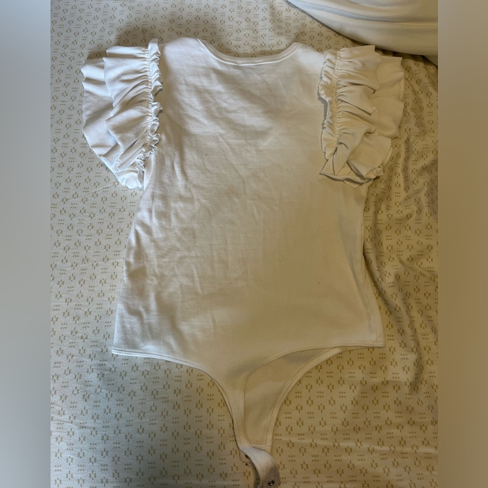 Express Ruffle Sleeve Bodysuit - Picture 2 of 4